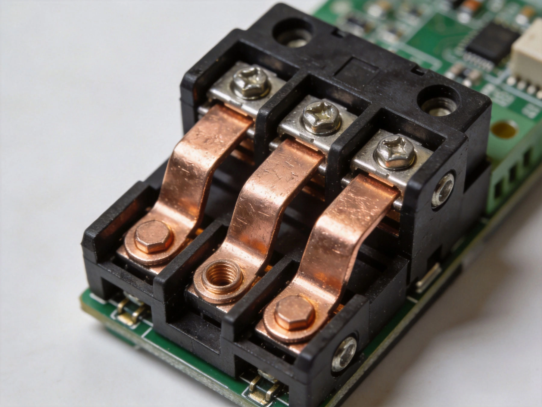High Current PCB Connector Selection Guide: Choosing the Right Power Connectors for Your Electronics Projects